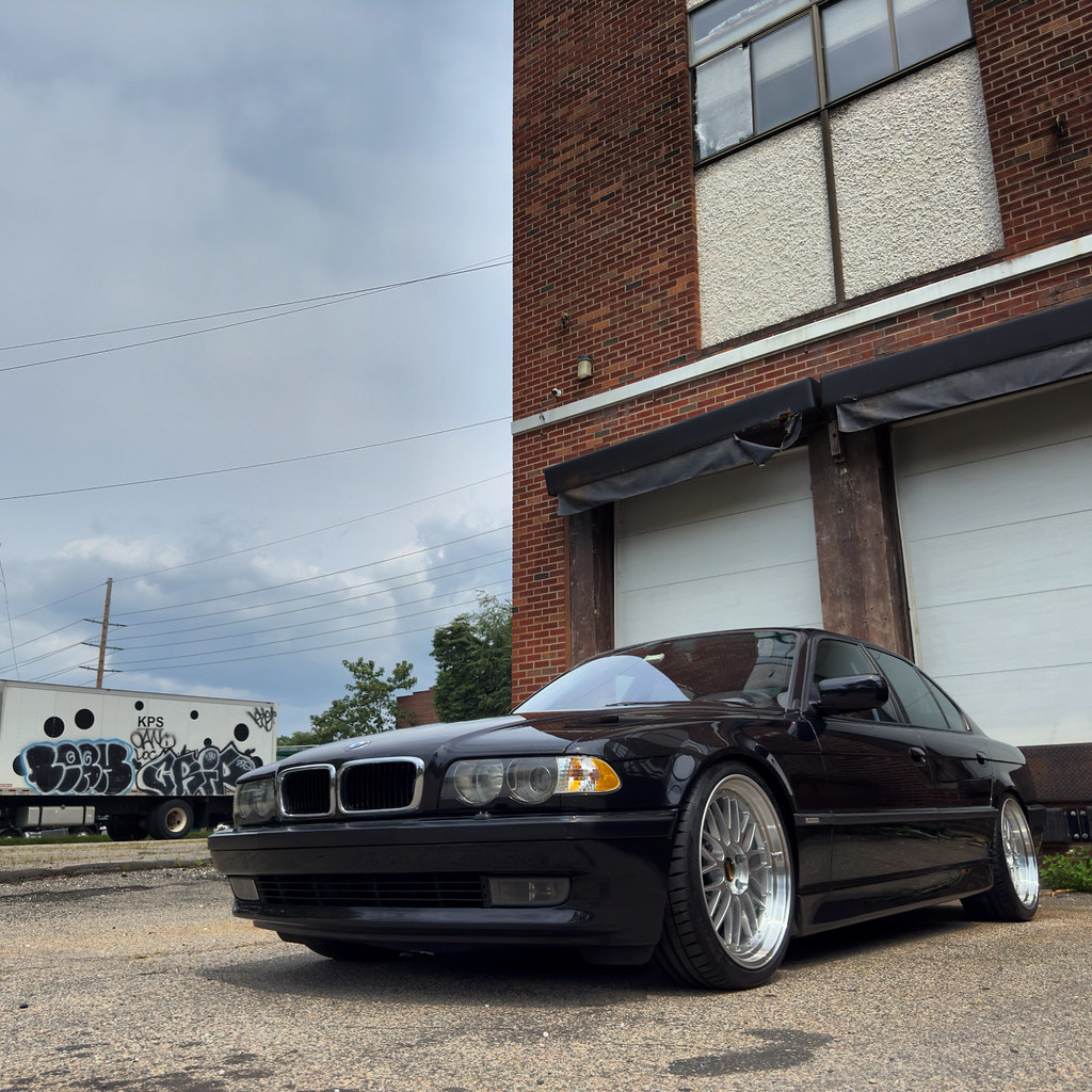 BMW E38 engine bay