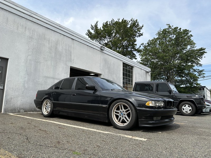BMW E38 740i